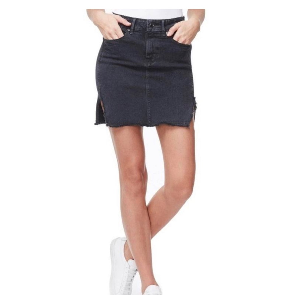 Good American Bombshell Distressed denim mini